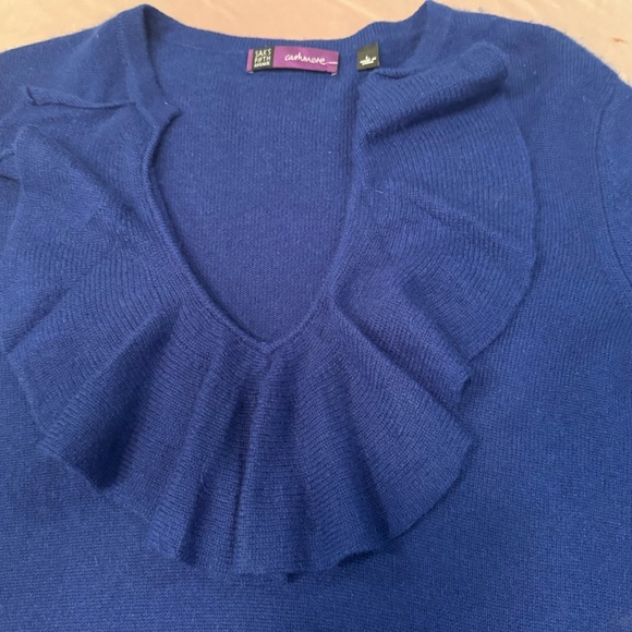 Saks 5th Avenue 100% Cashmere Blue Ruffle front Vneck L/S Sweater Size Large - Picture 6 of 10
